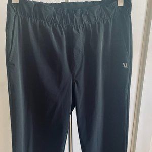 Vuori Men's Fleet Pant in Excellent Condition